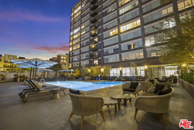 3460 W 7th Street, Los Angeles CA: https://media.crmls.org/mediaz/44c4c84b-a23b-49b7-bc86-db45c4690403.jpg