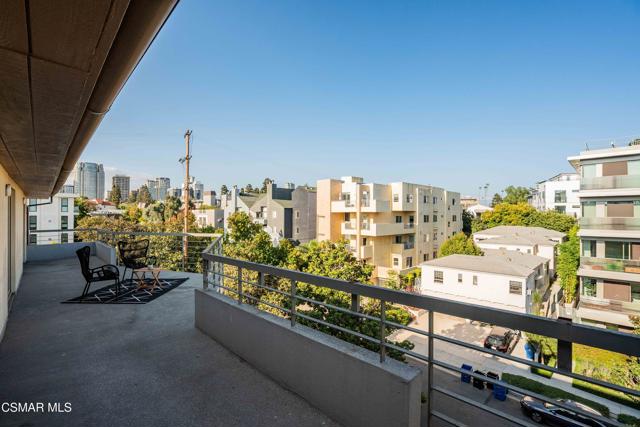 1645 Malcolm Avenue, Los Angeles CA: https://media.crmls.org/mediaz/44c4fba7-4457-450e-a5d6-5cf0f88a8a52.jpg