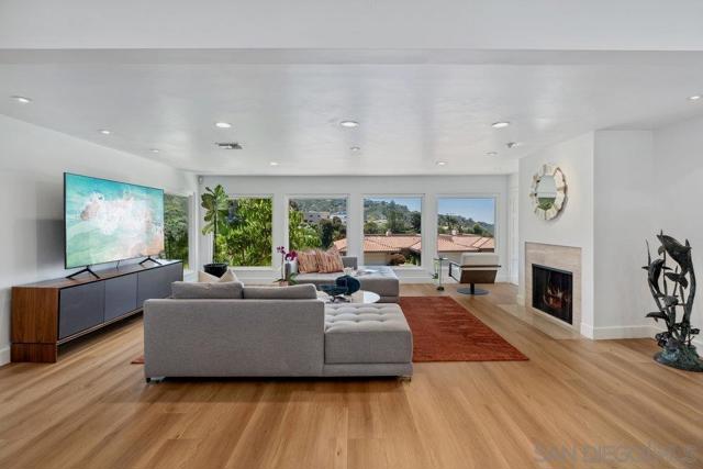 7645 Caminito Coromandel, La Jolla CA: https://media.crmls.org/mediaz/44c5831e-1e84-41de-8dc2-b8014cc6f61e.jpg
