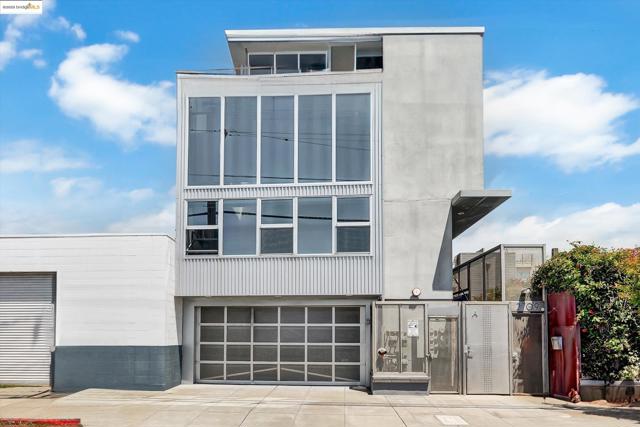 2709 10th St, Berkeley CA: https://media.crmls.org/mediaz/44c5c41d-c97e-4cb5-baad-cc4e5b78ff03.jpg