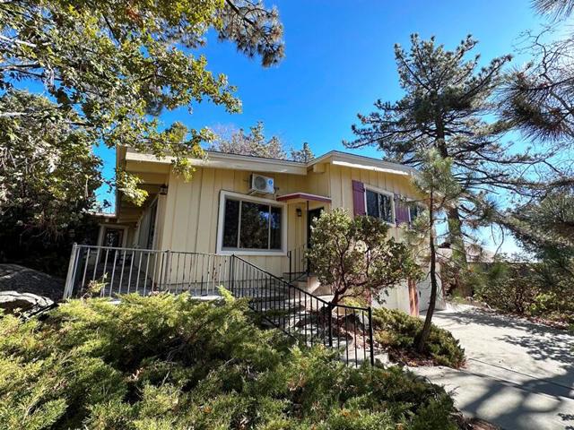 25630 Sunrise Drive, Idyllwild CA: https://media.crmls.org/mediaz/44c63ec4-51fa-4f50-bacc-7a1cfd324cb8.jpg