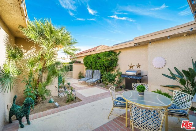 60 La Ronda Drive, Rancho Mirage CA: https://media.crmls.org/mediaz/44c69576-b359-47a4-8eff-7d8c5421ccef.jpg