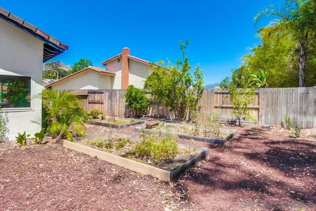 12709 Treeridge Ter, Poway CA: https://media.crmls.org/mediaz/44c6e99e-b141-4289-8aae-857e6db4fec5.jpg