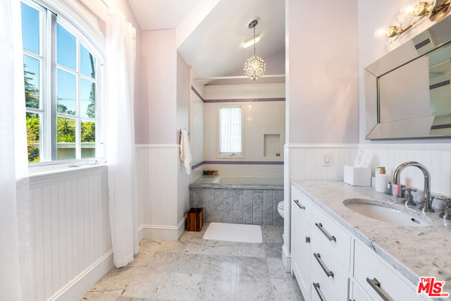 334 S Westgate Avenue, Los Angeles CA: https://media.crmls.org/mediaz/44c756dd-683e-476d-9403-f89638703129.jpg