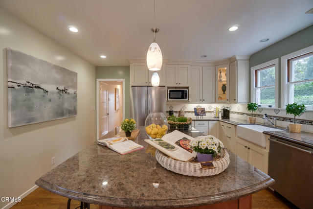 584 Rosemont Avenue, Pasadena CA: https://media.crmls.org/mediaz/44c7e970-664d-4ed1-81a9-6aa1450d440b.jpg