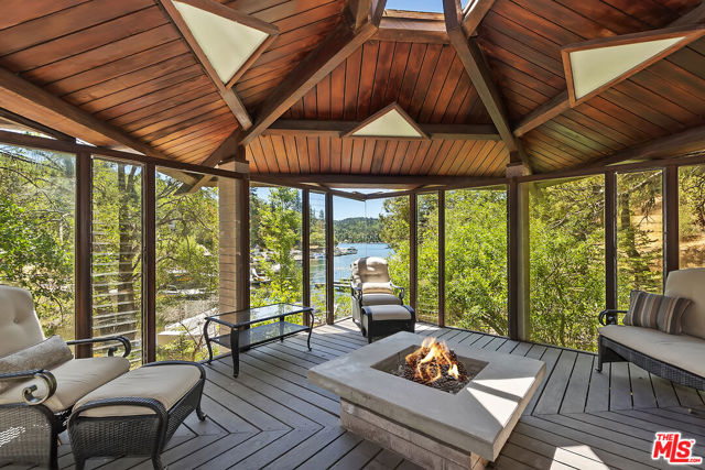 28805 North Shore Road, Lake Arrowhead CA: https://media.crmls.org/mediaz/44c7eae1-4ef6-497d-9926-01ac8f1abd14.jpg