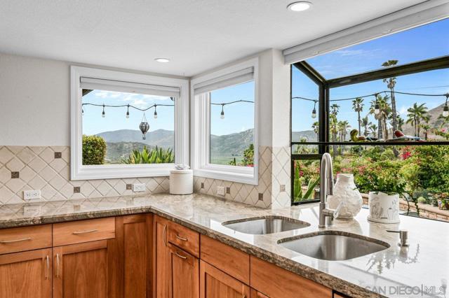 3609 Monte Real, Escondido CA: https://media.crmls.org/mediaz/44c8d1dc-9537-4229-81cd-8bb848e98186.jpg