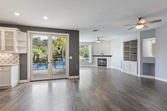 11927 Dapple Way, San Diego CA: https://media.crmls.org/mediaz/44c8f306-5730-461d-b9bd-c503f73c69c4.jpg