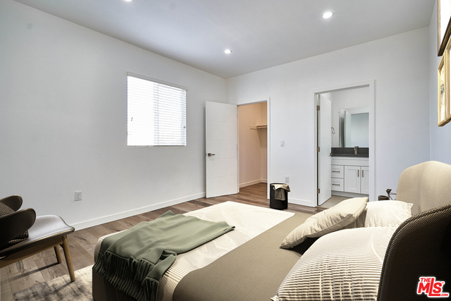 1129 S Harvard Boulevard, Los Angeles CA: https://media.crmls.org/mediaz/44c9490a-2f09-4eb6-8b37-2c3762d36c5b.jpg