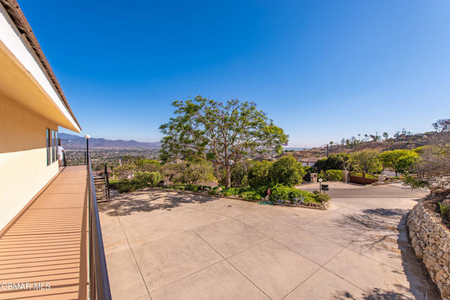 1140 San Clemente Way, Camarillo CA: https://media.crmls.org/mediaz/44c972e8-bc49-4872-b7d7-3a4844ec7ecd.jpg
