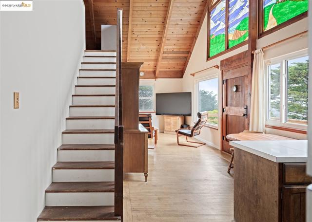 1400 Audubon AVE, Montara CA: https://media.crmls.org/mediaz/44cae232-e952-49a8-b983-1265992378d4.jpg