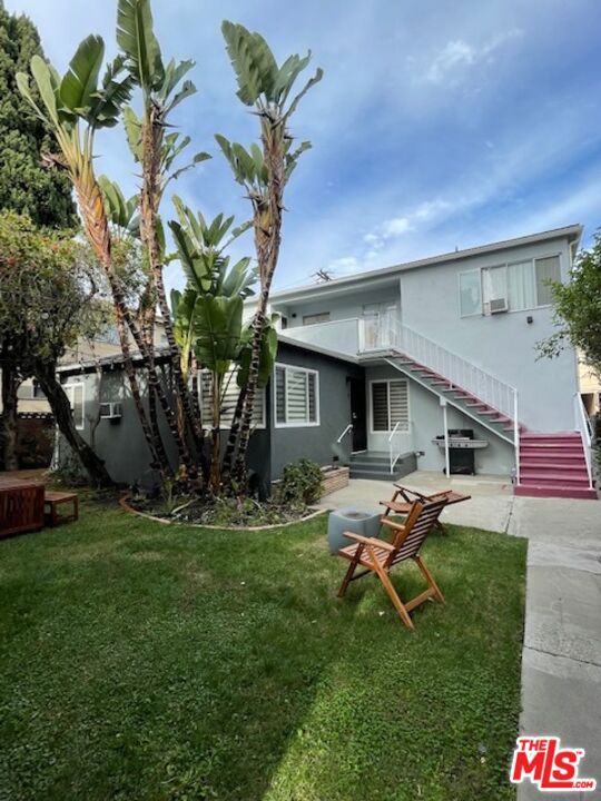 1533 Yale Street, Santa Monica CA: https://media.crmls.org/mediaz/44cafe50-874f-4e17-8a85-1a2fc5dcf5f5.jpg