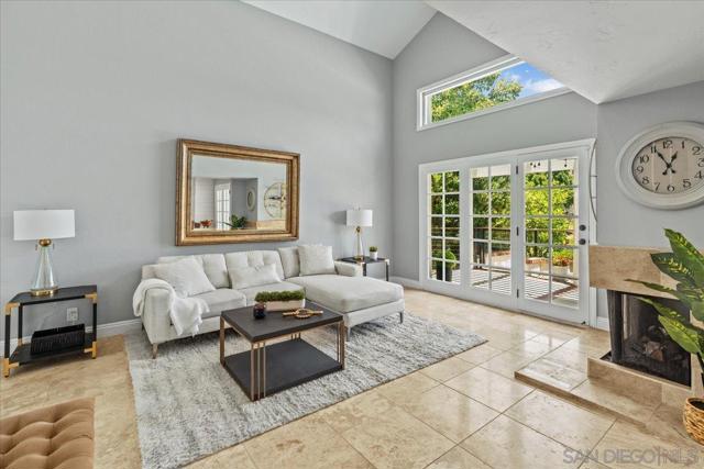 22682 S Canada Ct, Lake Forest CA: https://media.crmls.org/mediaz/44cb62ac-6c0f-445e-a451-8433291d76ce.jpg