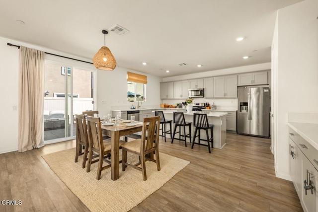 354 autumn path Lane, Santa Paula CA: https://media.crmls.org/mediaz/44cb64ce-ee2a-427c-bd38-f9732ddbd33e.jpg