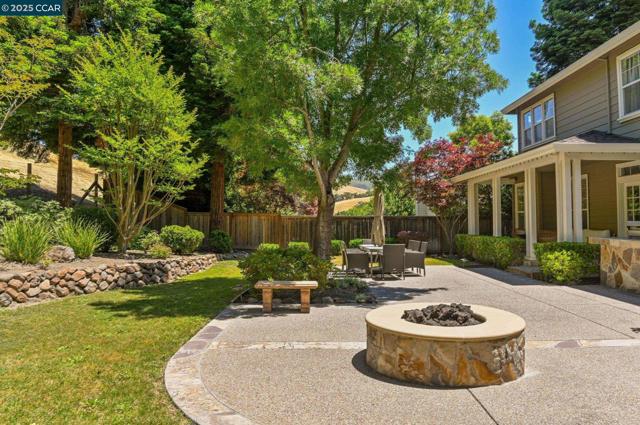 107 Leafield Rd, Danville CA: https://media.crmls.org/mediaz/44cb749f-dfab-4e26-a6c2-4ea3b170ef6b.jpg