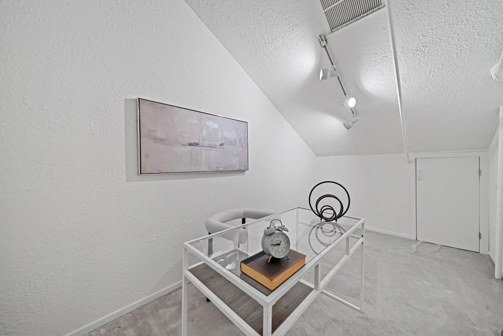 https://media.crmls.org/mediaz/44cc1759-4a47-4ebb-ba6d-dab936a19440.jpg?preset=X-Large