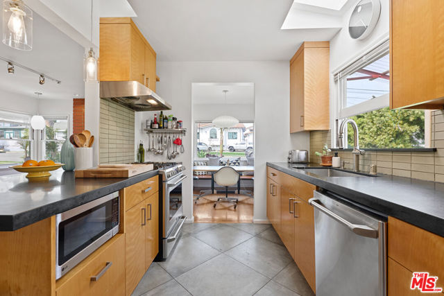 514 California Street, El Segundo CA: https://media.crmls.org/mediaz/44cceee4-f391-4d4e-94cf-829f2b617887.jpg