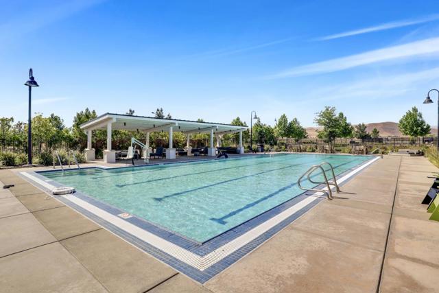 6326 Moser Way, Tracy CA: https://media.crmls.org/mediaz/44ce5508-3b2b-4c39-9962-f7e9cfc18622.jpg