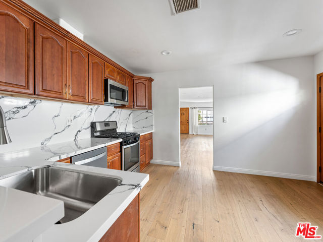 1652 Talmadge Street, Los Angeles CA: https://media.crmls.org/mediaz/44cec76b-139e-49c4-9a83-ea1ae7254b8a.jpg