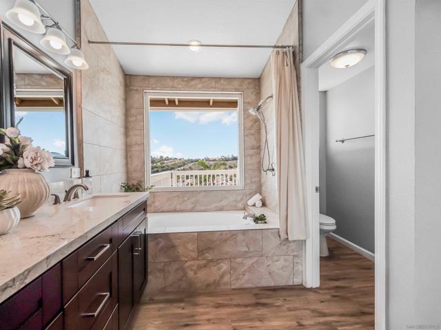 12440 Kestrel St, San Diego CA: https://media.crmls.org/mediaz/44cf32f6-60eb-4397-a607-2977eec1848a.jpg