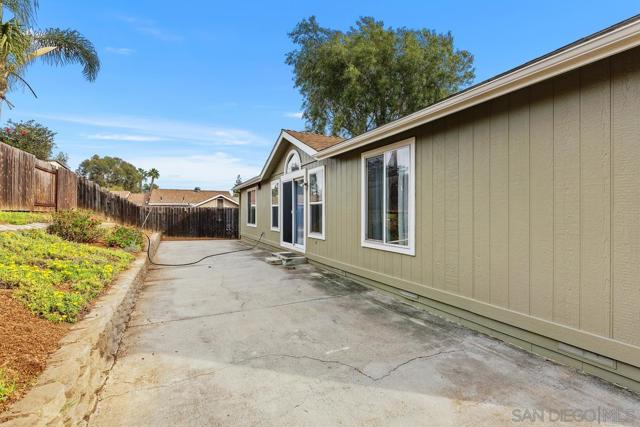 3691 Gracia Paseo, Spring Valley CA: https://media.crmls.org/mediaz/44cf9d5f-65d3-46d4-9e5a-62c707478387.jpg