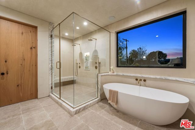 Image 33 of 69 For 11746 Blix Street