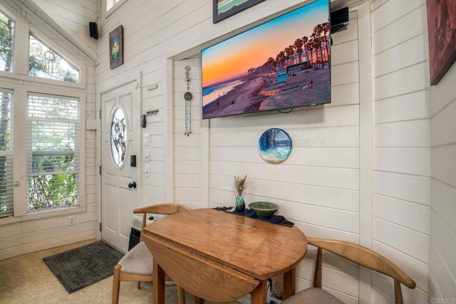 123 Jasper Street, Encinitas CA: https://media.crmls.org/mediaz/44d00ede-4447-4979-8586-8083c2e89fd6.jpg