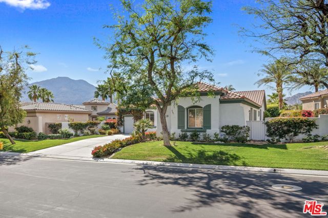 56645 Mountain, La Quinta CA: https://media.crmls.org/mediaz/44d028f2-7a2b-4ee9-95d7-2d6f7a79a971.jpg