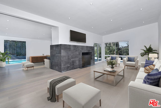 14892 Jadestone Drive, Sherman Oaks CA: https://media.crmls.org/mediaz/44d02c16-7cbc-452a-a603-9c0ce24c7b82.jpg
