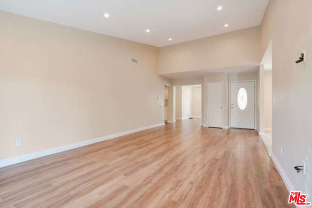 44119 VILLAGE 44 photo 6