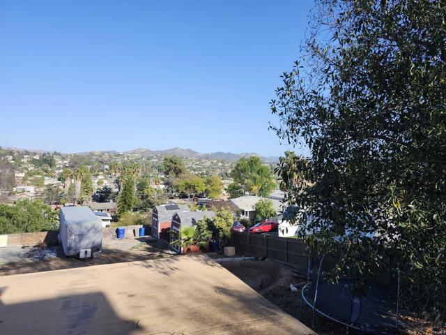 Home for Sale in Lakeside