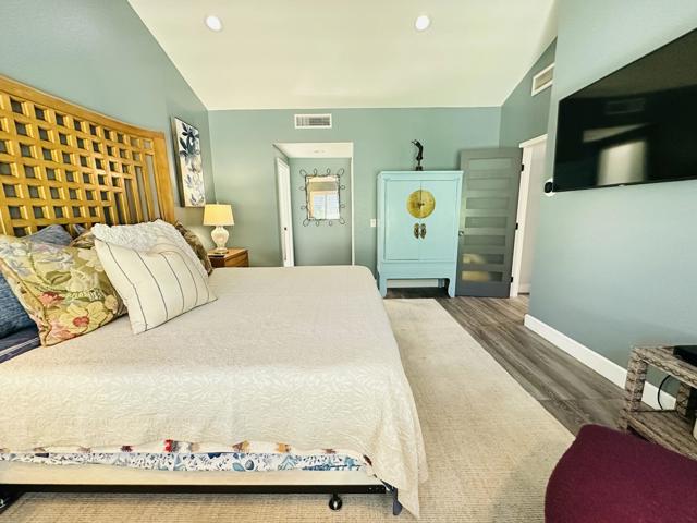 107 Tanglewood Trail, Palm Desert CA: https://media.crmls.org/mediaz/44d0935d-df50-4ffc-ab1b-139cfd4681ca.jpg