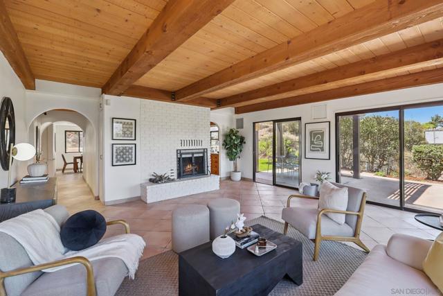 974 Via Hillview, Fallbrook CA: https://media.crmls.org/mediaz/44d0e097-2d19-4529-a312-670b7a37d032.jpg