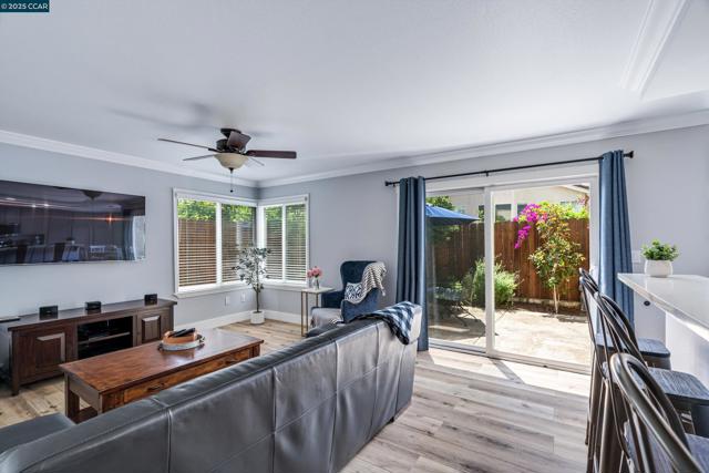 2057 Rapallo Way, Bay Point CA: https://media.crmls.org/mediaz/44d133fa-a963-41c7-bdb0-45ab911d1fc3.jpg