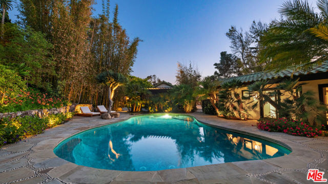 7221 Birdview Avenue, Malibu CA: https://media.crmls.org/mediaz/44d14c03-90e3-43f8-aadf-2e546010ef66.jpg
