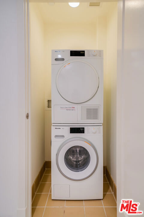 900 W Olympic Boulevard, Los Angeles CA: https://media.crmls.org/mediaz/44d17f8f-27cc-4f49-aff1-1ceef0f5f0ae.jpg