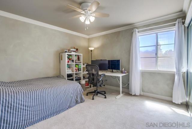 5159 Renaissance Ave, San Diego CA: https://media.crmls.org/mediaz/44d2b41d-d0f6-4558-8209-34a98b1fd581.jpg