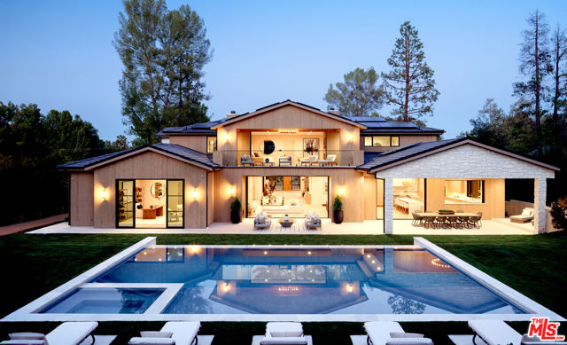 5287 Round Meadow Road, Hidden Hills CA: https://media.crmls.org/mediaz/44d352cd-9354-46b9-b867-f2a554c331a8.jpg