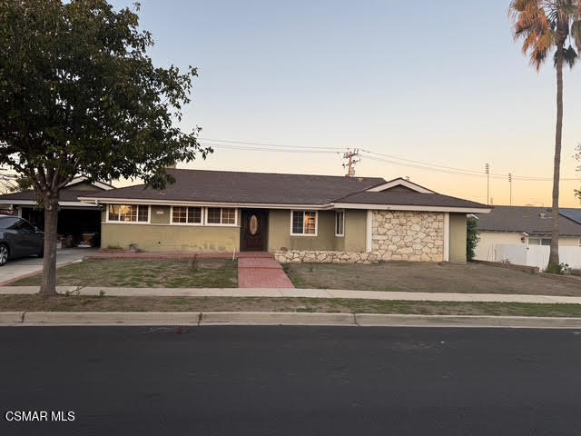 161 Teasdale Street, Thousand Oaks CA: https://media.crmls.org/mediaz/44d392bd-ac6f-4d25-8c59-1cc38f15e491.jpg