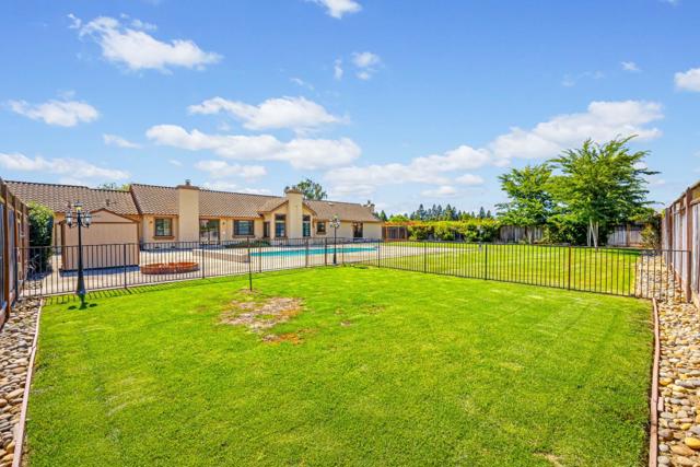 12320 Highland Estates Lane, San Martin CA: https://media.crmls.org/mediaz/44d3b17f-02a5-4ef1-a574-b04f0930713a.jpg