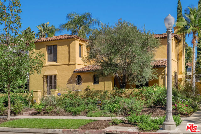 500 N Las Palmas Avenue, Los Angeles CA: https://media.crmls.org/mediaz/44d3e234-65fa-460f-beb5-e4ad79dd31af.jpg