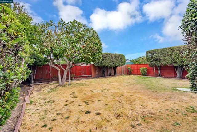 2633 Humphrey Ave, Richmond CA: https://media.crmls.org/mediaz/44d40f05-63b4-49f8-b304-6d7529bba483.jpg
