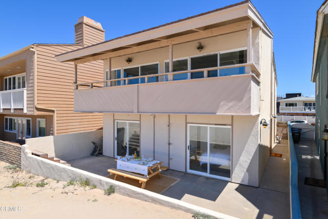 1905 Ocean Drive, Oxnard CA: https://media.crmls.org/mediaz/44d4217c-ca7c-4002-b829-35ce7a65fa62.jpg