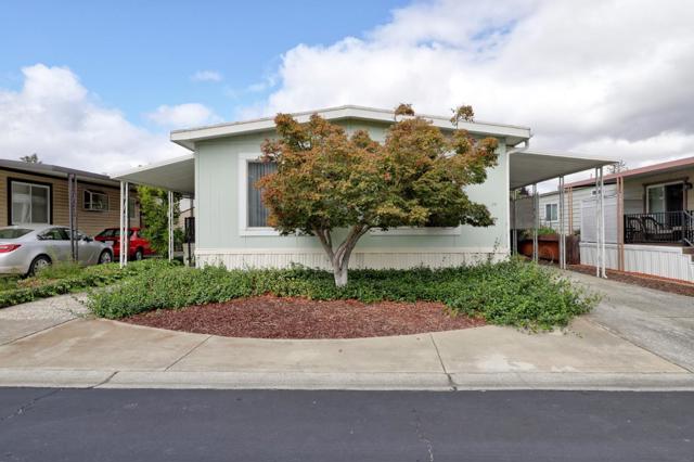 56 Creekside Drive, Morgan Hill CA: https://media.crmls.org/mediaz/44d49d43-8462-4396-a4fd-ff87872aa51d.jpg