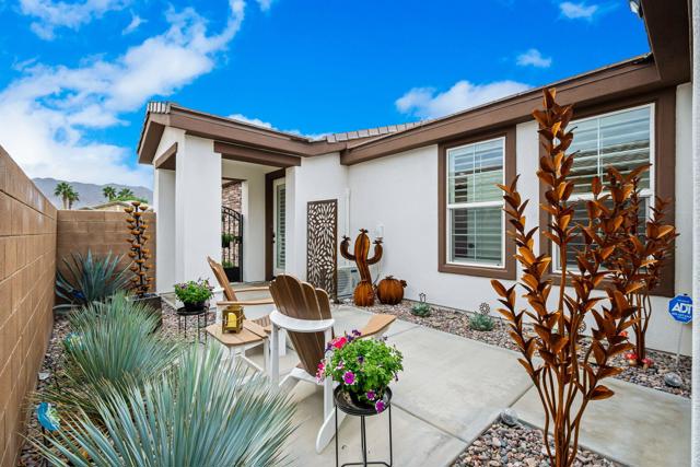 81810 La Paz Court, La Quinta CA: https://media.crmls.org/mediaz/44d4b89e-fbb7-4950-ba1d-62135af2dd81.jpg
