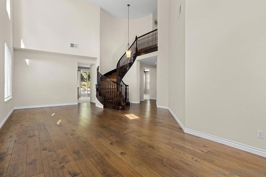 MLS #250043701SD image #5