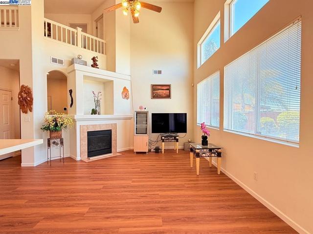 1322 Emerson Dr, Pittsburg CA: https://media.crmls.org/mediaz/44d54d04-2e9e-4474-ba63-d09d373c87e5.jpg
