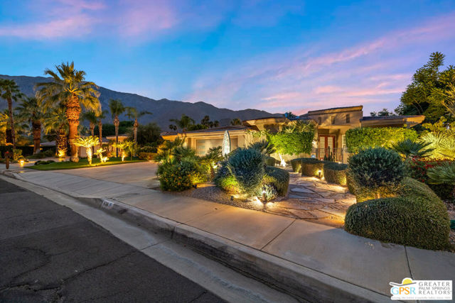 450 E Bogert Trail, Palm Springs CA: https://media.crmls.org/mediaz/44d5bebd-8087-4b9c-88e0-86a317229553.jpg
