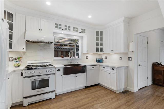 334 Park Way, Santa Cruz CA: https://media.crmls.org/mediaz/44d6af94-fb36-43e5-b49e-70e7d4863a69.jpg