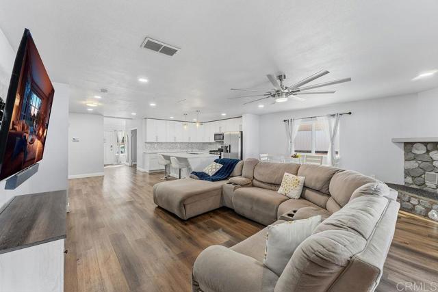 Detail Gallery Image 26 of 48 For 927 Cottonwood Ct, Corona,  CA 92879 - 5 Beds | 2 Baths